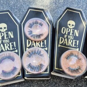 Dare to Wear Dramatic Black Lashes